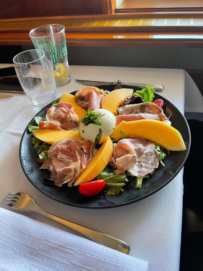 Queen Isabella Premium Hotel Vlora Kültér fotó